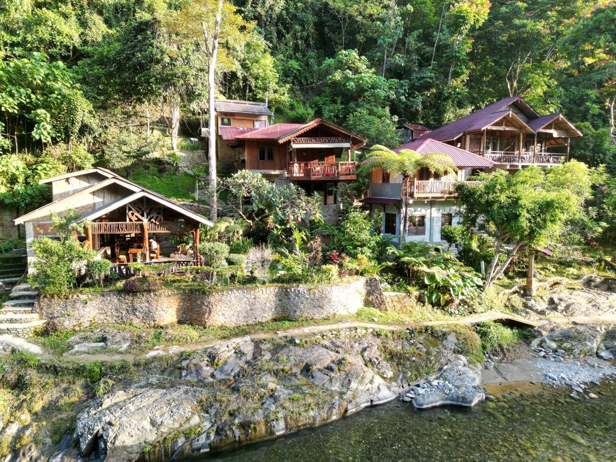 Kupu Kupu Garden Guest House & Cafe Bukit Lawang Eksteriør bilde