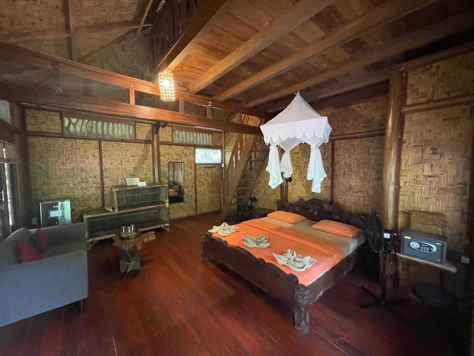 Kupu Kupu Garden Guest House & Cafe Bukit Lawang Eksteriør bilde
