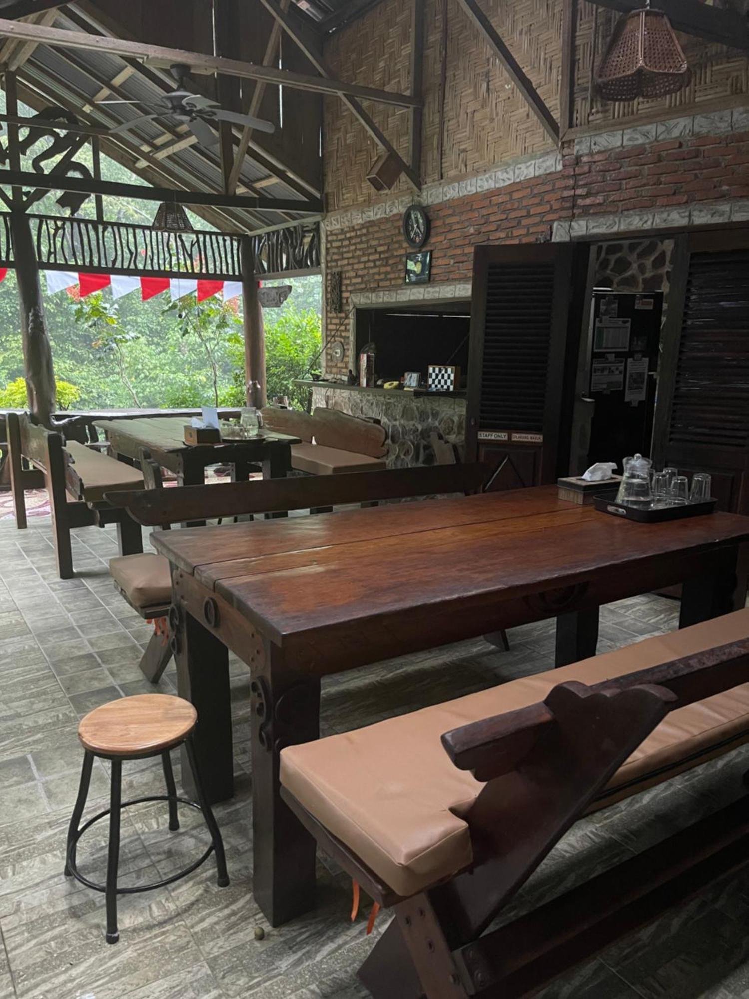 Kupu Kupu Garden Guest House & Cafe Bukit Lawang Eksteriør bilde