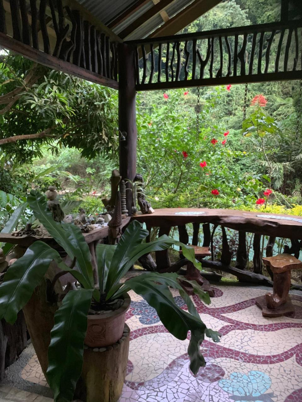 Kupu Kupu Garden Guest House & Cafe Bukit Lawang Eksteriør bilde
