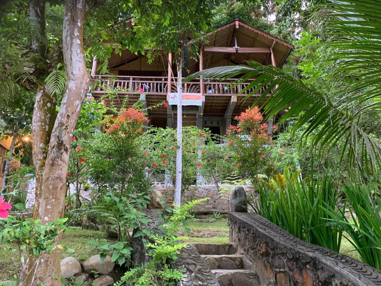 Kupu Kupu Garden Guest House & Cafe Bukit Lawang Eksteriør bilde