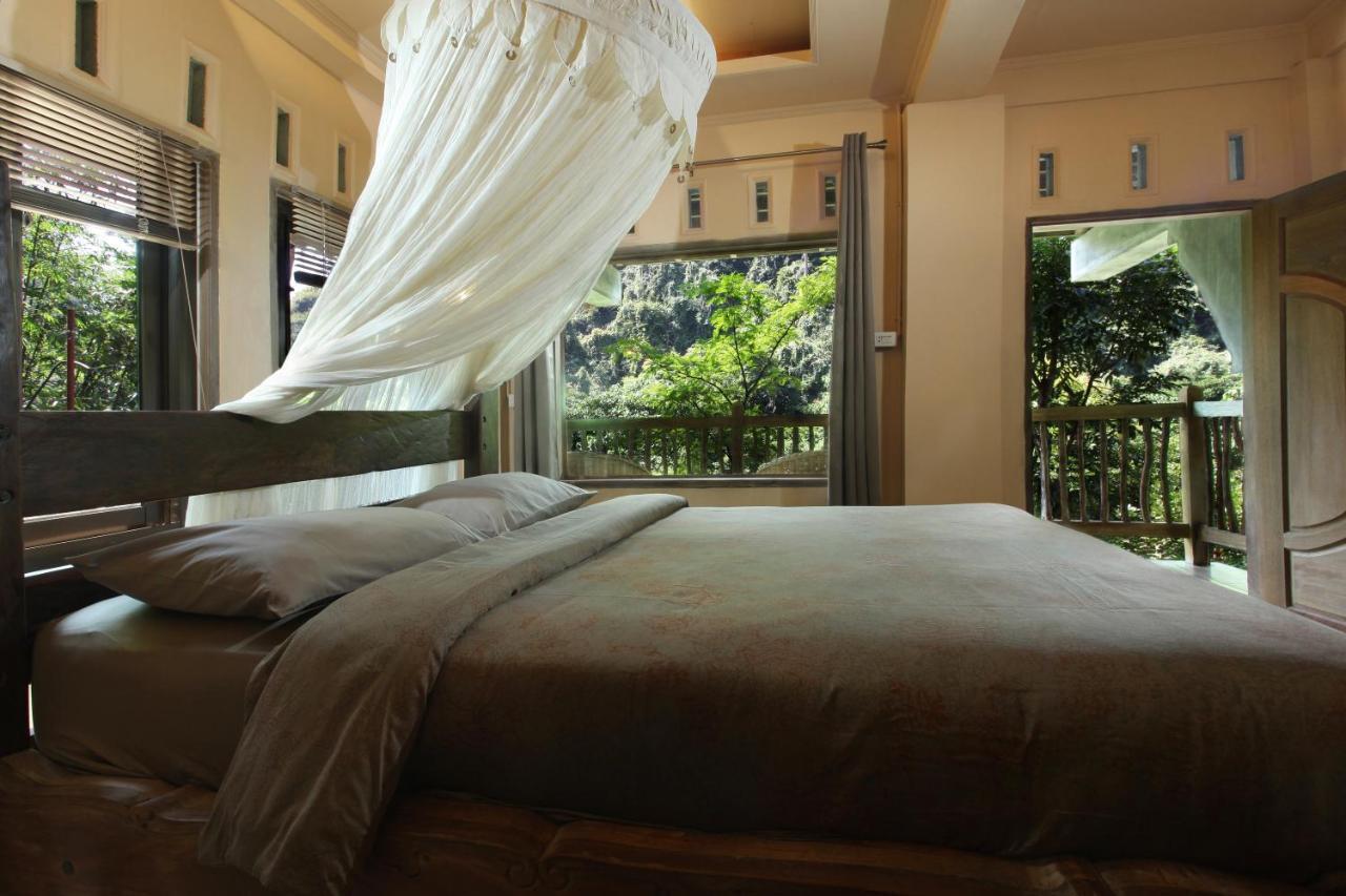 Kupu Kupu Garden Guest House & Cafe Bukit Lawang Eksteriør bilde