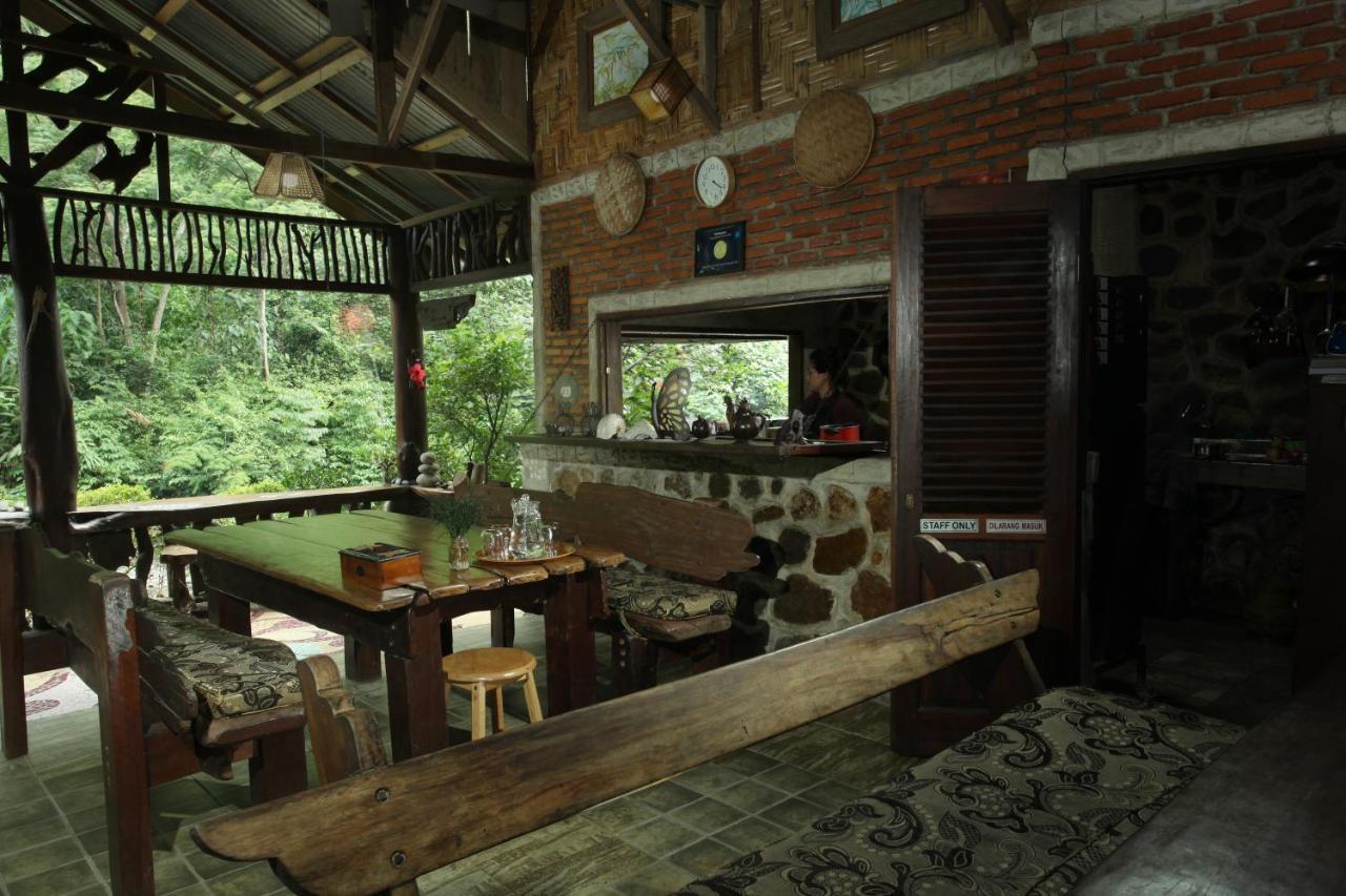 Kupu Kupu Garden Guest House & Cafe Bukit Lawang Eksteriør bilde